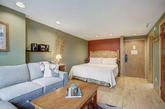 Bed, Village at Breckenridge Peak 9 Inn, Liftside 403, Breckenridge Vacation Rental Bed, Village at Breckenridge Peak 9 Inn, Liftside 403, Breckenridge Vacation Rental