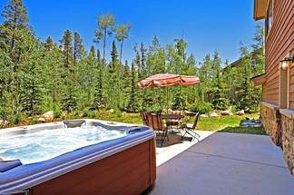 Hot Tub - Lone Hand Lodge - Breckenridge Vacation Rental Hot Tub - Lone Hand Lodge - Breckenridge Vacation Rental
