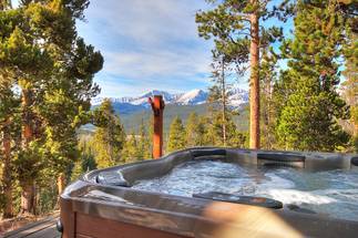 Hot Tub - Dunkin Hill Lodge - Breckenridge Vacation Rental Hot Tub - Dunkin Hill Lodge - Breckenridge Vacation Rental