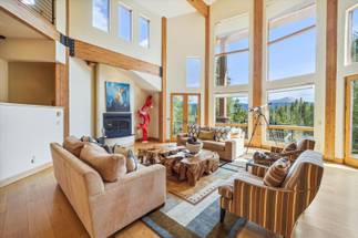 Living Area - Lookout on Christie Lane - Breckenridge Vacation Rental Living Area - Lookout on Christie Lane - Breckenridge Vacation Rental