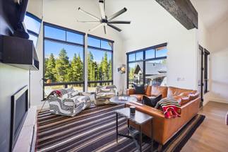 Living Area - Outside The Bubble - Breckenridge Vacation Rental Living Area - Outside The Bubble - Breckenridge Vacation Rental