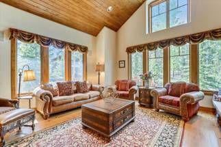 Living Area - Shock Hill Retreat - Breckenridge Vacation Rental Living Area - Shock Hill Retreat - Breckenridge Vacation Rental
