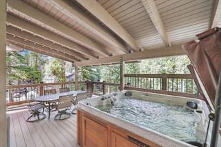 Hot Tub - Thin Air Inn - Breckenridge Vacation Rental Hot Tub - Thin Air Inn - Breckenridge Vacation Rental