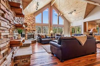 Living Area - Mountain Serenity Retreat - Blue River Vacation Rental Living Area - Mountain Serenity Retreat - Blue River Vacation Rental